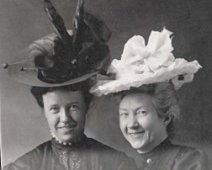 011 Ladies in hats