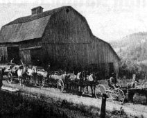 ErnhoutBarn Ernhout Barn Photo loaned to committee by Emma Carlson. Photo from 1834-1985 West Clarksville Sesquicentennial Book