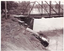 AttemptToSavePearlSt Attempt to save Pearl Street Bridge..........Photo by Dick Neal