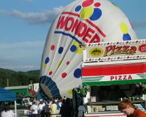 DSCN0427 The big Wonder balloon readies. photo by Ron Taylor.