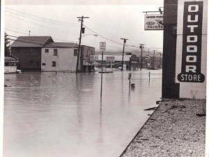 1972 Flood- Dick Neal Images